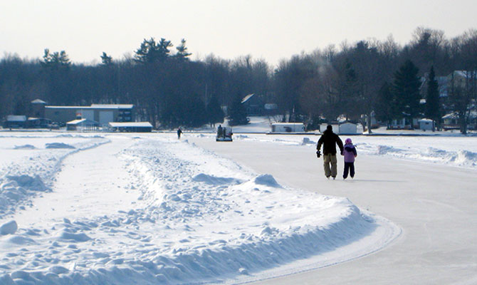 A sunnier day on the big oval in Portland, Ontario in 2008. Photo: Lucy Martin