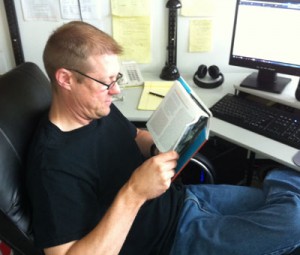 Even digital developer Bill Haenel reads!