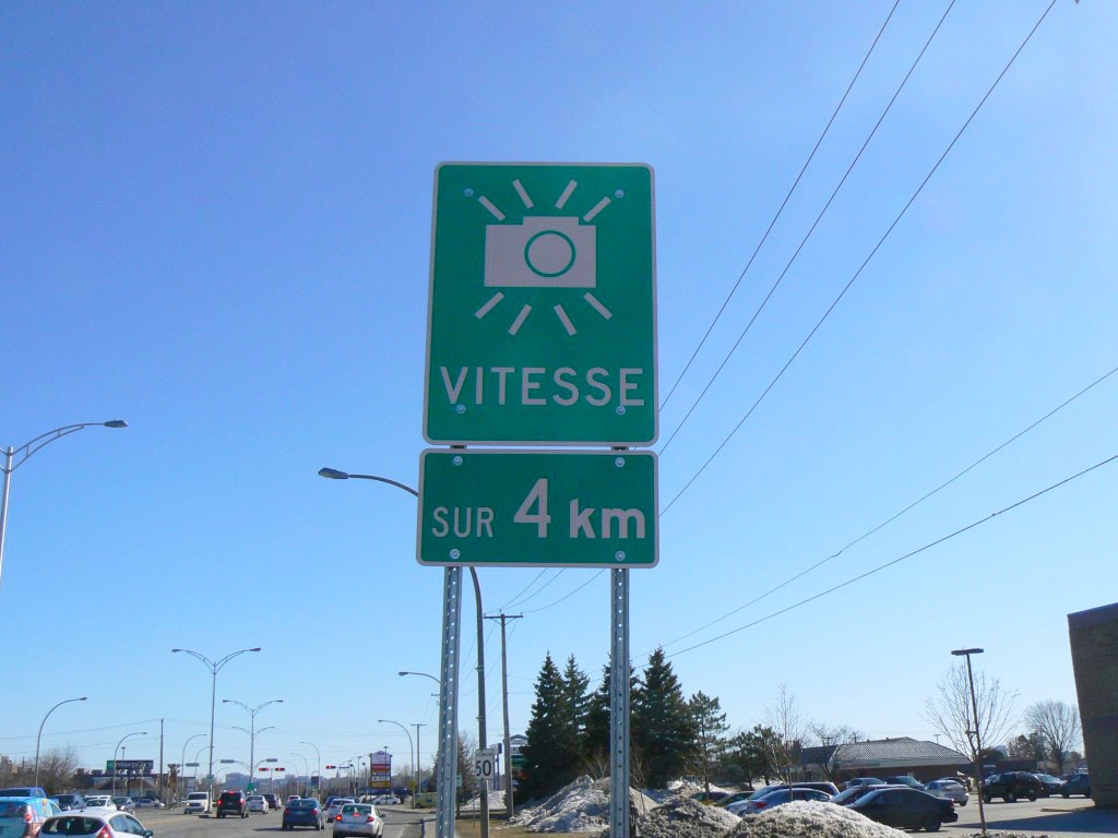     Curbside Kodak: A sign marks the beginning of a four kilometre photo radar zone on Greber Boulevard in Gatineau, Quebec. Photo by James Morgan