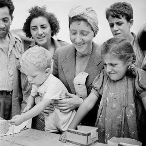 Women and children registering for the Fort Ontario Refugee Camp, August 1944. Photo: National Archives