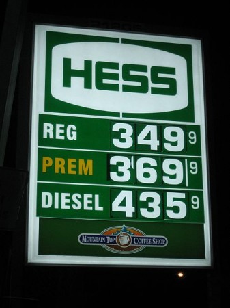 Gas prices on 2008-04-30. Hess Station in Wilmington, MA.